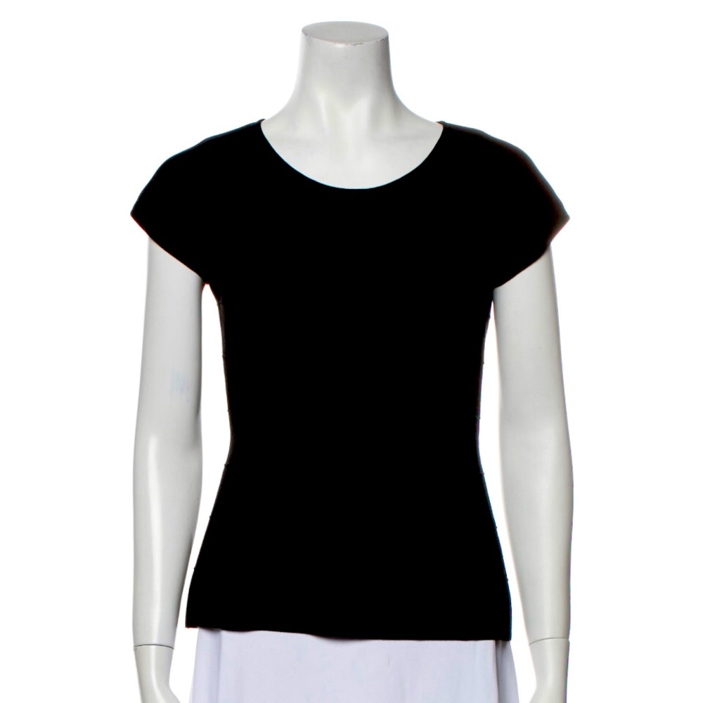 •  Armani Collezioni T-Shirt
•  Size 4 made in Italy
•  Short Sleeve, Scoop Neck